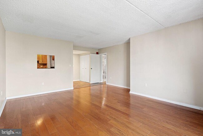 Building Photo - 200 Lombard St