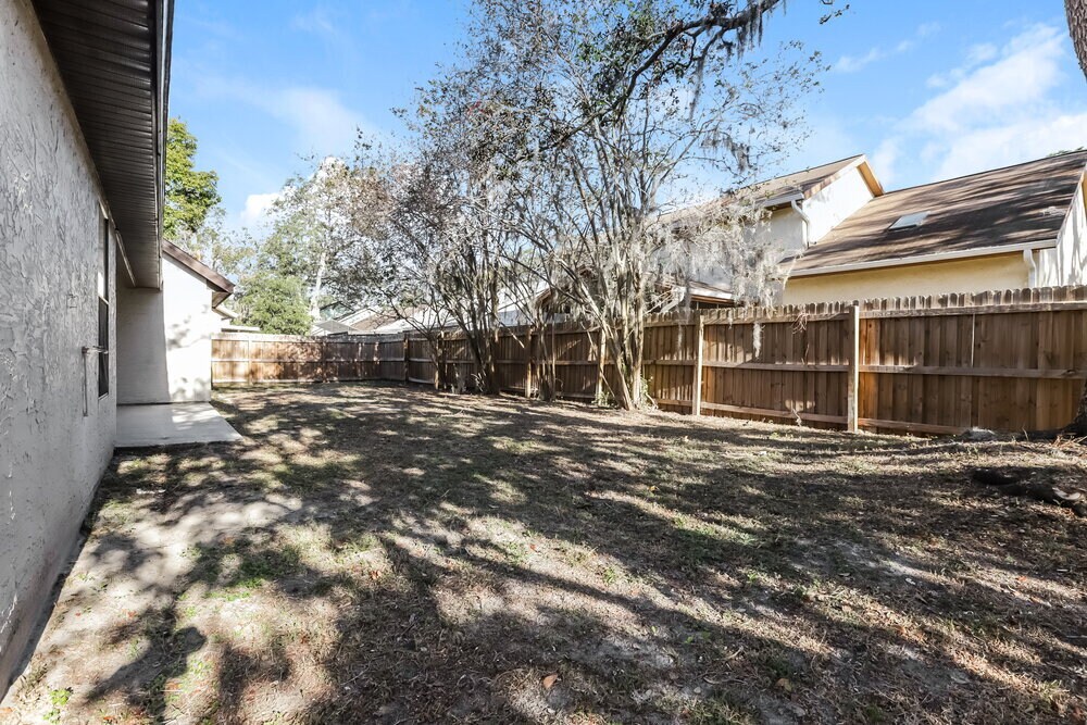Building Photo - 2416 Kenwick Dr