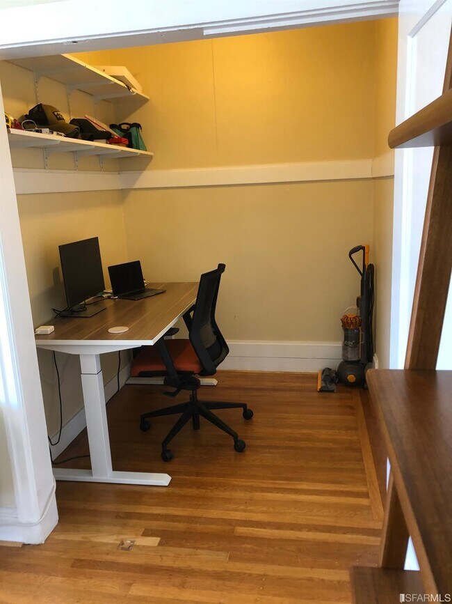 Building Photo - 1000 Judah St