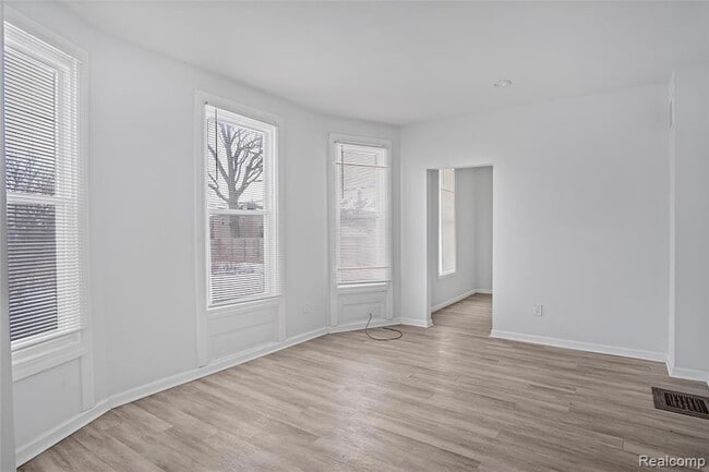 Building Photo - 671 Clairmount Ave