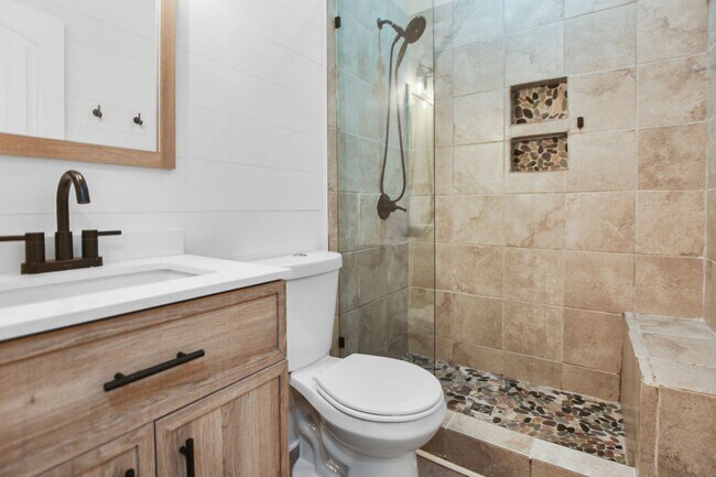 Building Photo - Pet Friendly Three Bedroom with Bonus!