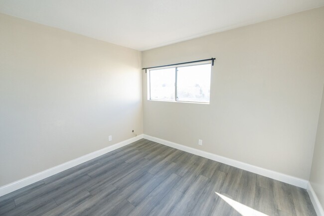 Building Photo - IMPERIAL BEACH / 2 Bedroom 1 bath  / $2400...