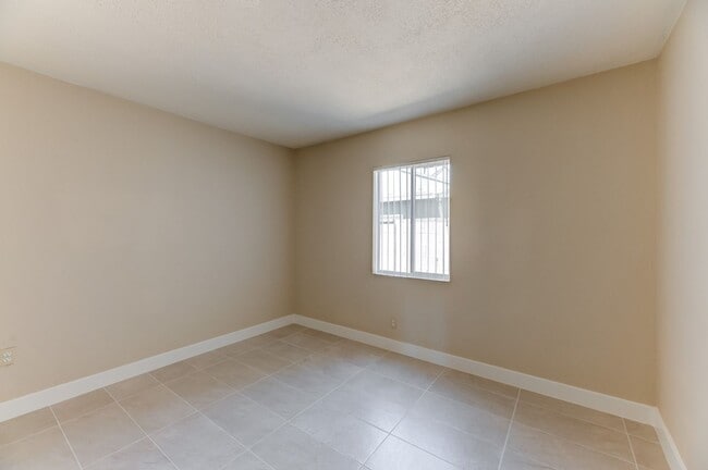 Building Photo - 402 Ilmenite Way