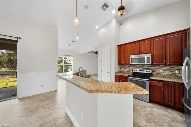 Building Photo - 3326 SW 8th St