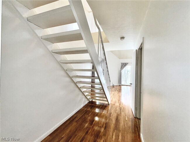 Building Photo - 1900 Grove Ct