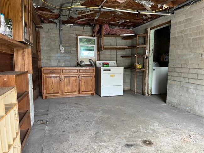 Building Photo - 907 S Central Ave