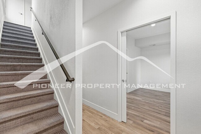 Building Photo - Spacious Townhouse with Central AC and 2-Car Garage