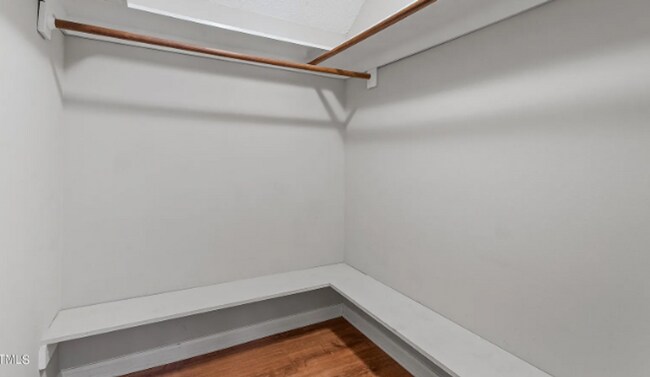 Building Photo - 1st Floor Master Bedroom