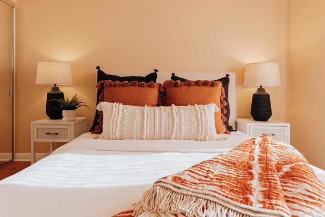 Building Photo - 10517 Corte Jardin Del Mar