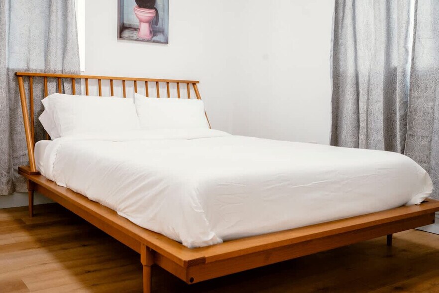 Building Photo - 1384 Ridge Ave