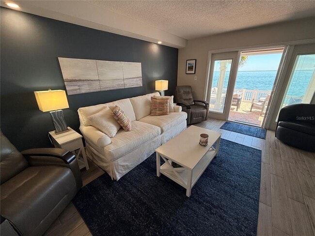 Building Photo - 4942 Coquina Key Dr SE