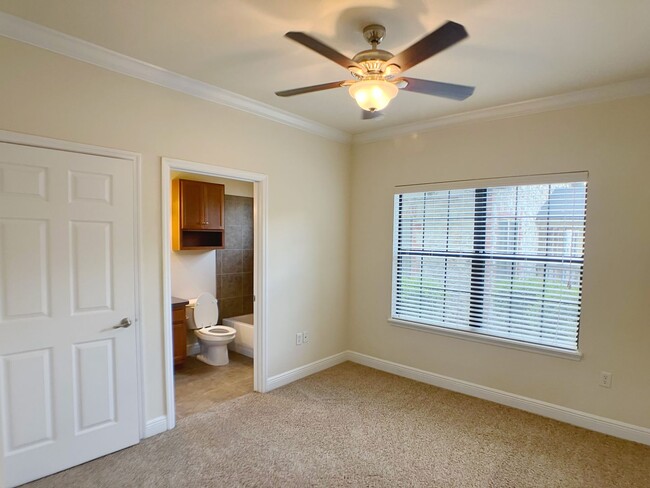 Building Photo - Margaret's Manor - Beautiful 2 Bedroom, 2 ...