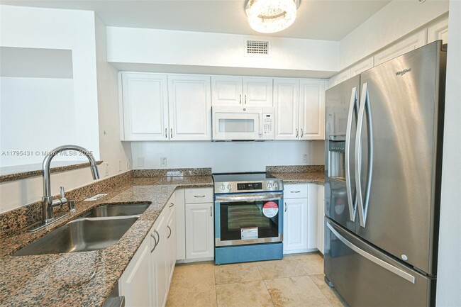 Building Photo - 1155 Brickell Bay Dr