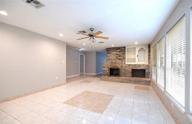 Building Photo - 7019 Bent Branch Dr