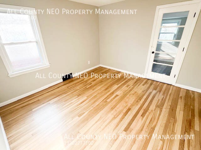 Building Photo - 13526 Cedar Rd