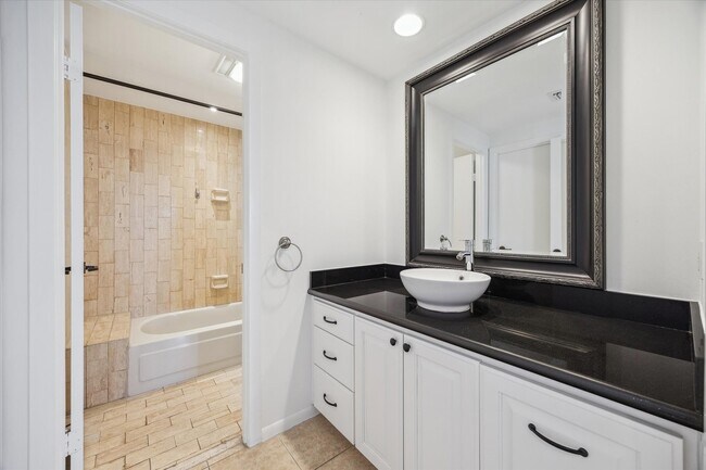Building Photo - 49 Briar Hollow Ln