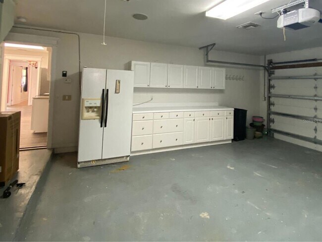 Building Photo - 10123 Bay Ave