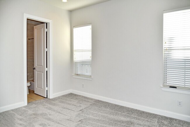 Building Photo - 2211 Chenevert St