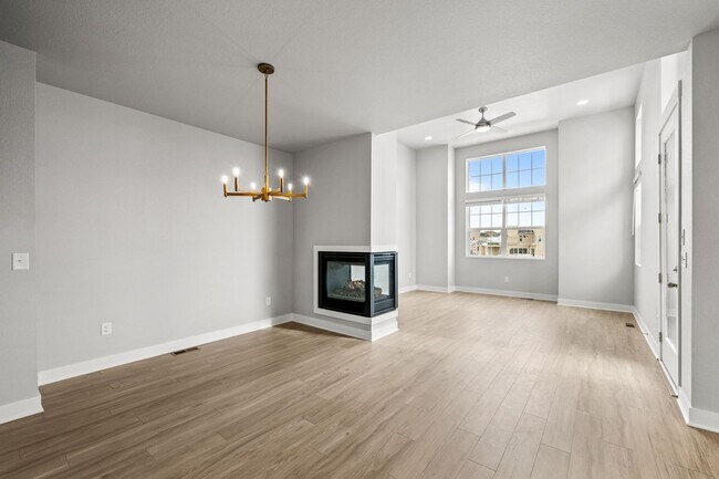 Building Photo - Spacious Family Home in Quiet Neighborhood