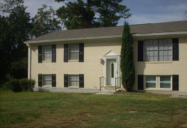 Primary Photo - 137 Scarsdale Dr