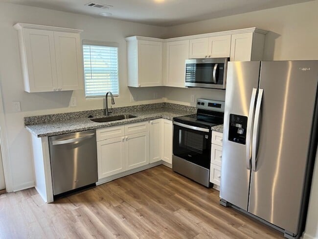 Building Photo - 964 Waterford Ln