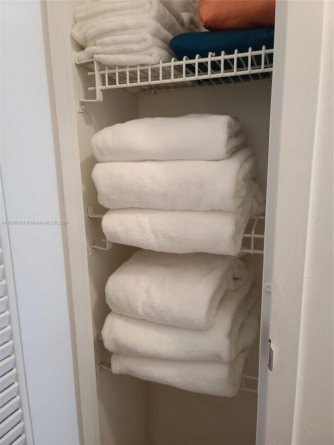 Building Photo - 3725 S Ocean Dr