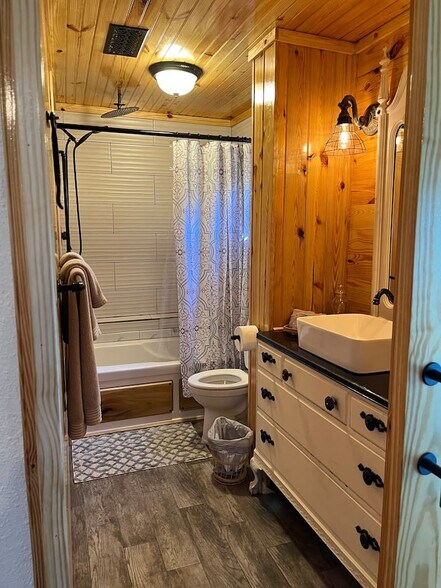 Building Photo - 12102 Carriage Ct SE