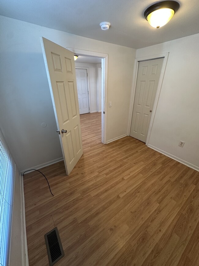 Building Photo - 215 Dunlap St