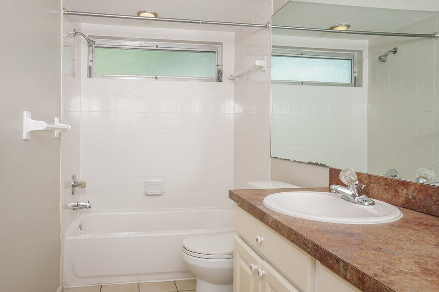 Building Photo - 3907 Lemonwood Dr