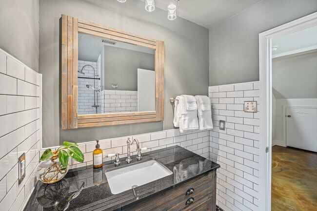 Building Photo - 7108 Dallas Dr