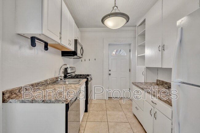 Building Photo - 741 E Center St