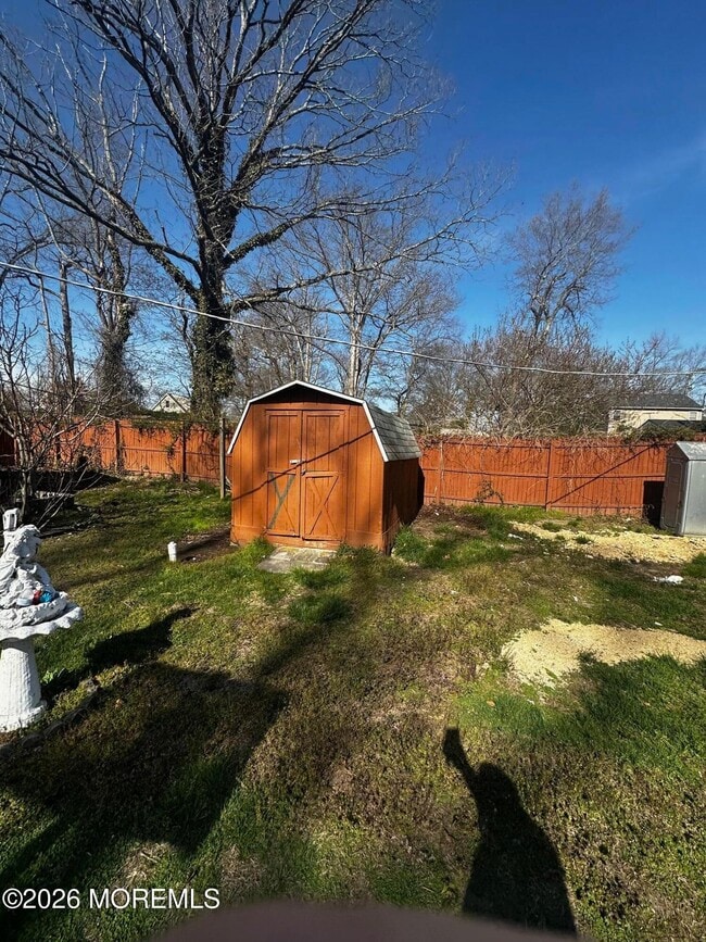 Building Photo - 114 W 4th St