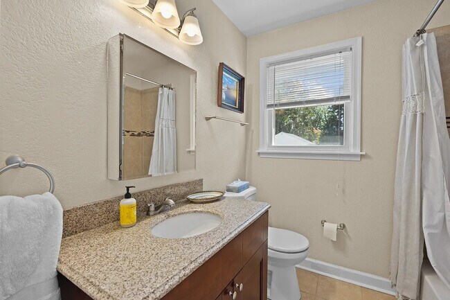 Building Photo - 2317 Burton Dr