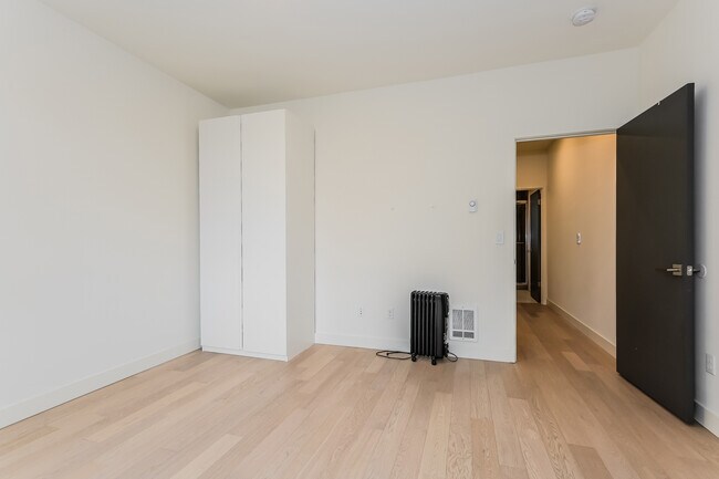 Building Photo - 121A 15th Ave