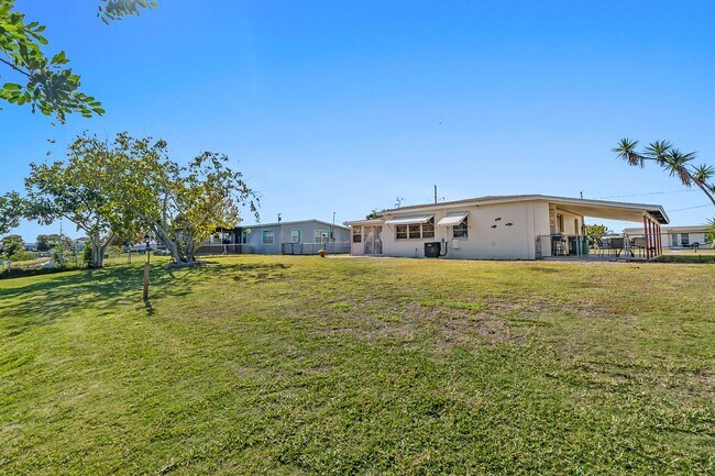 Building Photo - Furnished * AVAIL Now Through 11/1 * $1,69...