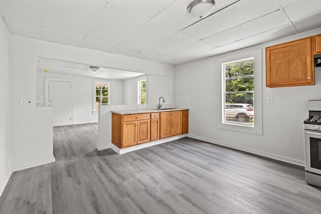 Building Photo - Charming 2 Bedroom, 2 Bathroom house