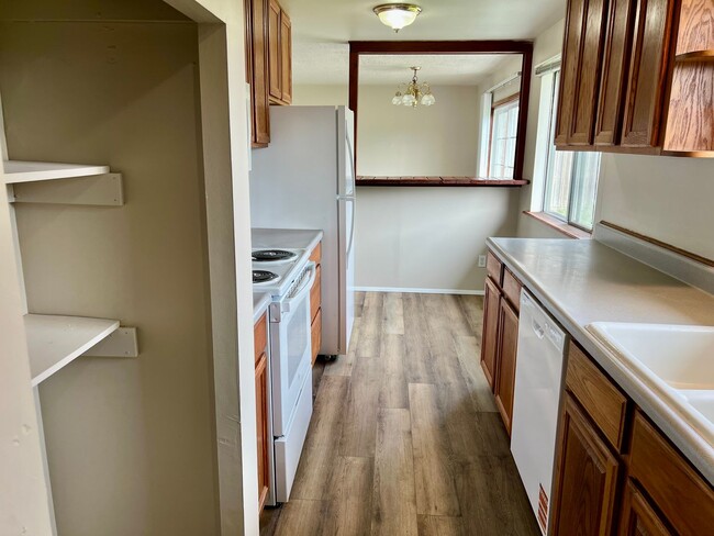 Building Photo - Newly Renovated 3 Bedroom Home in Federal Way