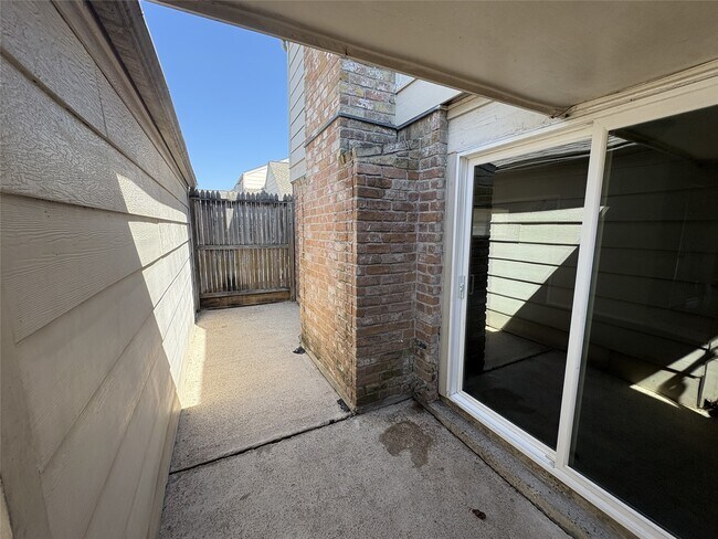 Building Photo - 17159 Beaver Springs Dr