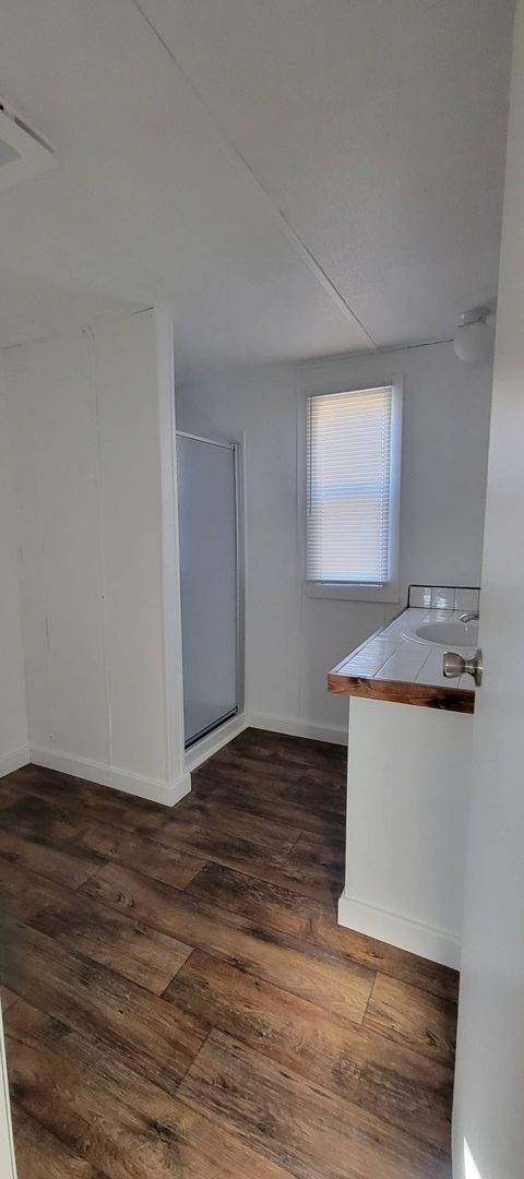 Building Photo - Ready to Move in