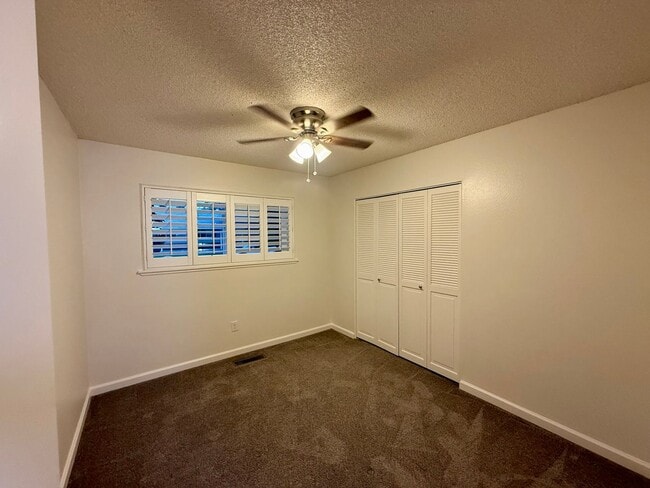 Building Photo - Conveniently located single story home!