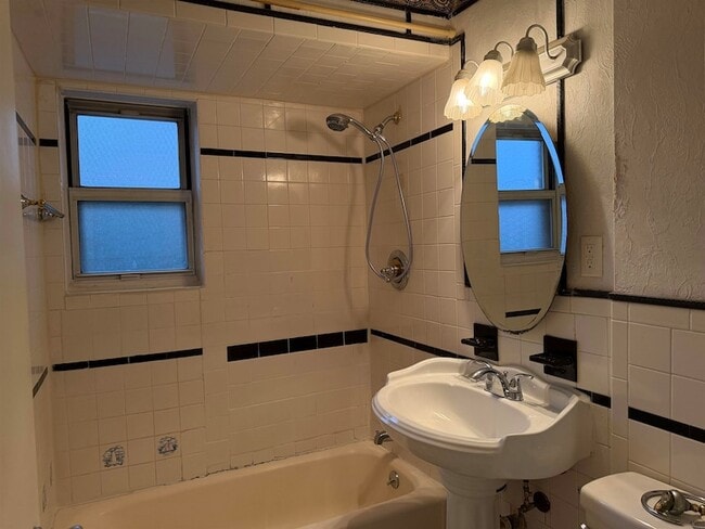 Building Photo - 3600 Charles Ct