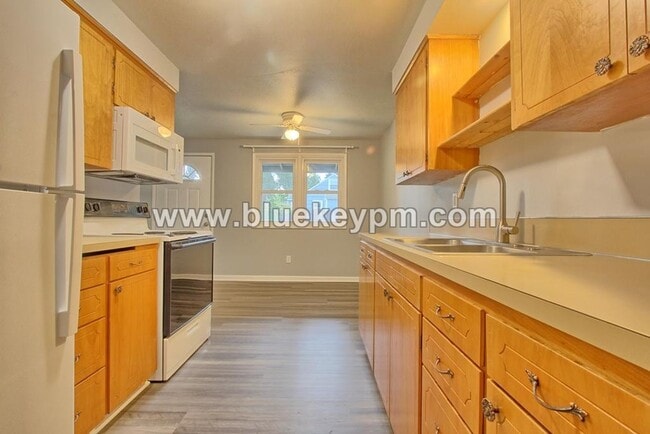 Building Photo - 2 Bed, 1 Bath Home in Rose Village Neighbo...