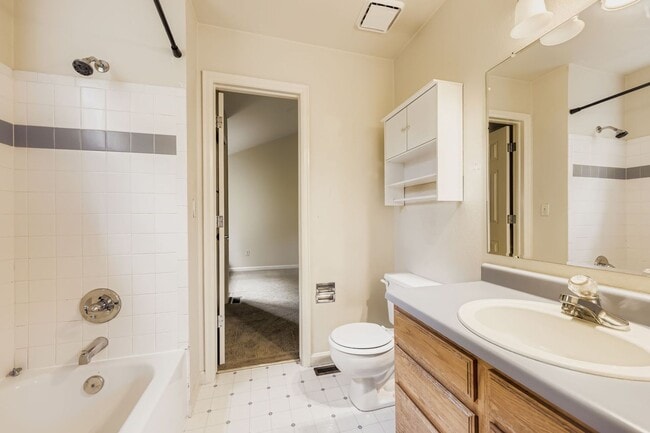 Building Photo - 4854 Franklin Dr