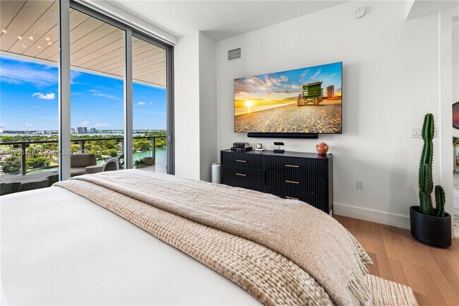 Building Photo - 5775 Collins Ave