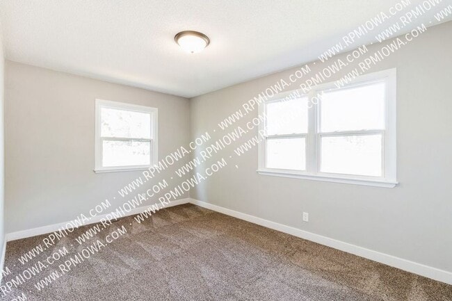 Building Photo - 1533 Ridgewood Ave
