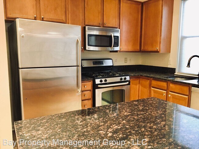 Building Photo - 3 br, 2.5 bath House - 118 Station North Mews
