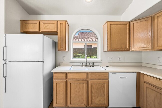 Building Photo - 5240 W Tonto Rd
