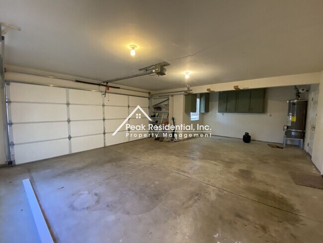 Building Photo - Spacious 3bd/2ba Auburn Home With Bonus Ro...