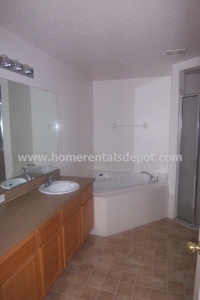 Building Photo - Spacious 4 bedroom home with 2 full bathrooms in Kissimmee – Your 1,816 Sq. Ft. Home Awaits!