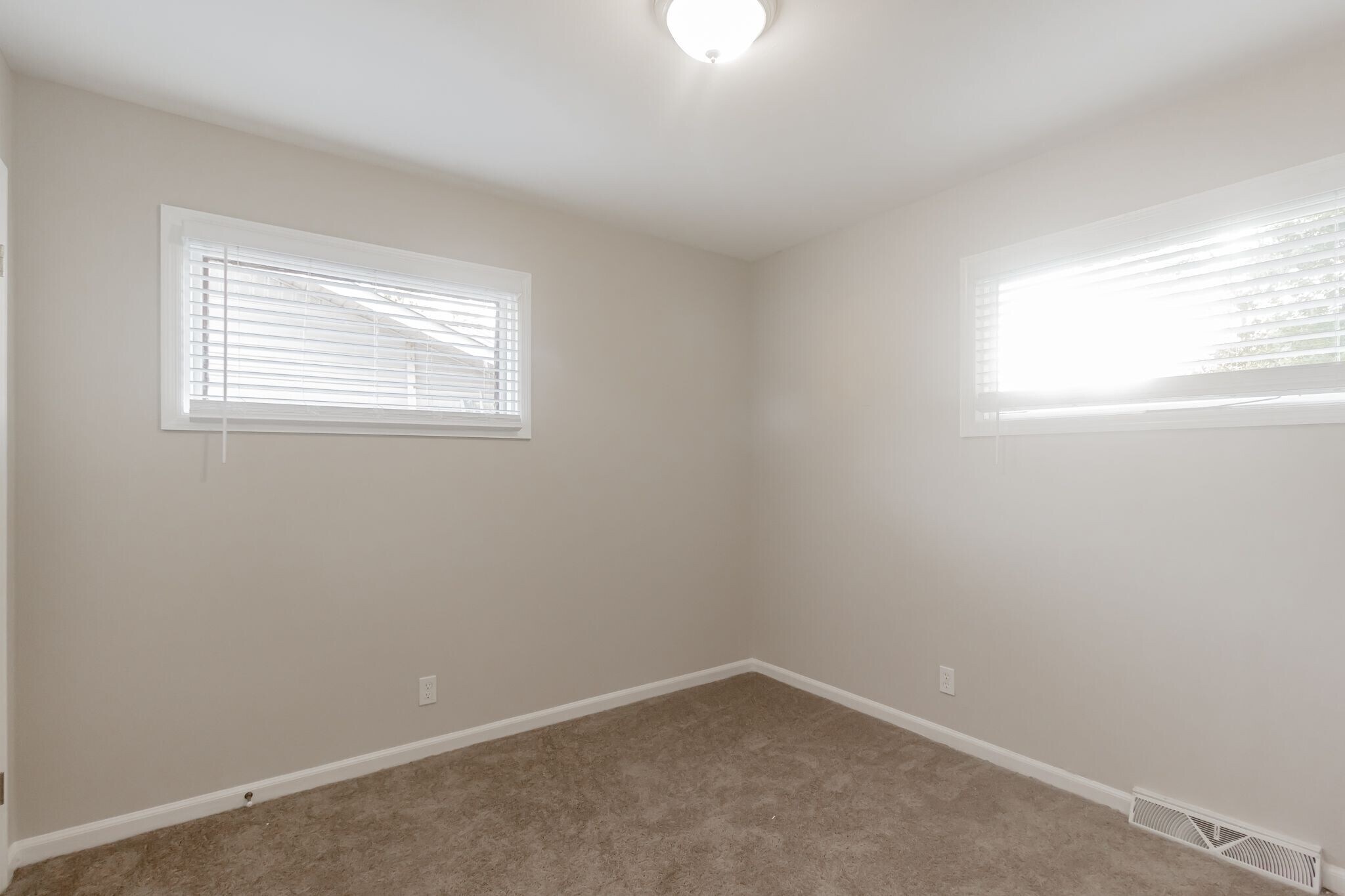 Building Photo - 609 Marguerite Dr NW